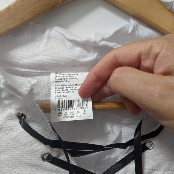 Men's One Size fits most pullover Pirate Shirt Halloween Costume - Picture 3 of 3